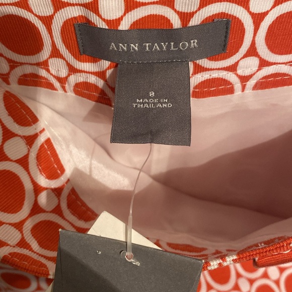 Stunning Ann Taylor Skirt - Picture 3 of 4